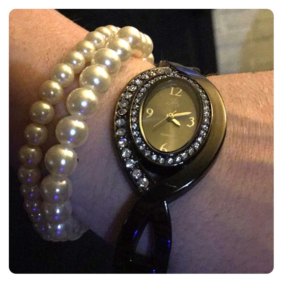 Quartz Watch - Picture 1 of 4